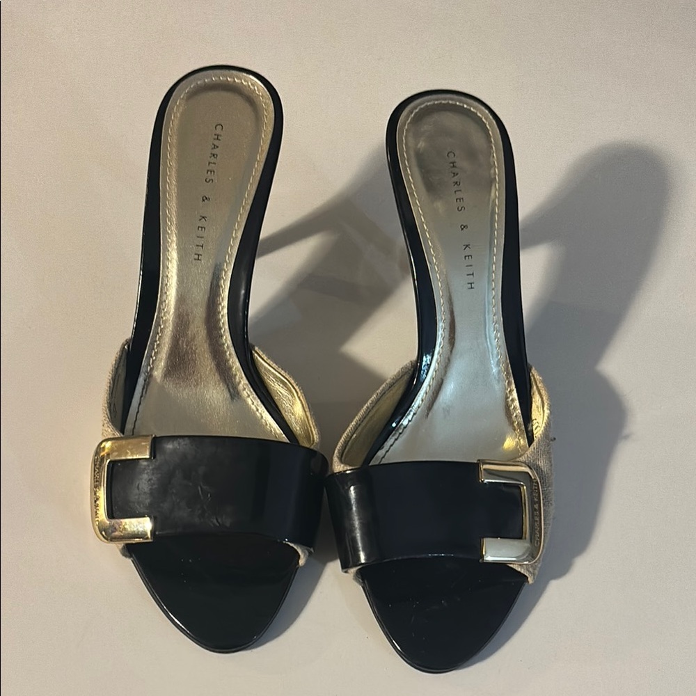 NWOT Charles & Keith Black and Gold Women's Sandals Size 37